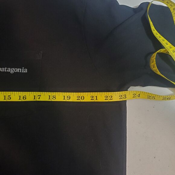 Patagonia Men's T-shirt Large Black Logo Ridge Pocket Responsibili-Tee Outdoors - Picture 10 of 12